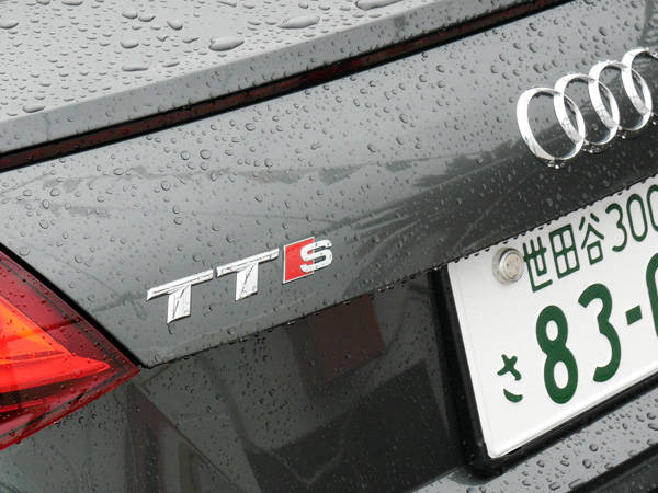 アウディTTS