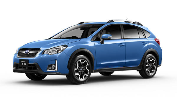 XV 2.0i-L EyeSight。ボディカラーは新色のハイパーブルー