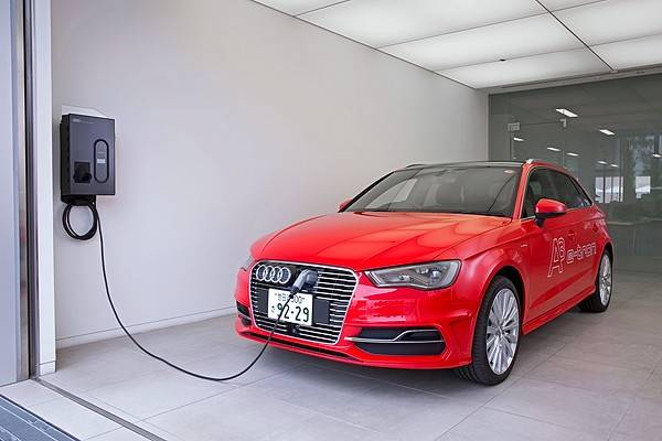 アウディA3 etron 発表会 003