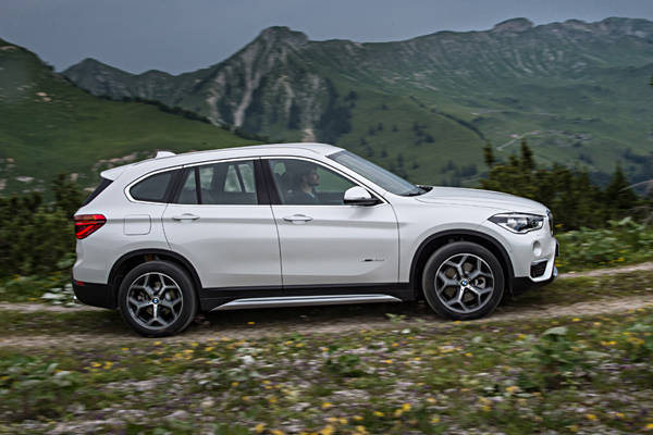 BMW 東京モーターショー　X1