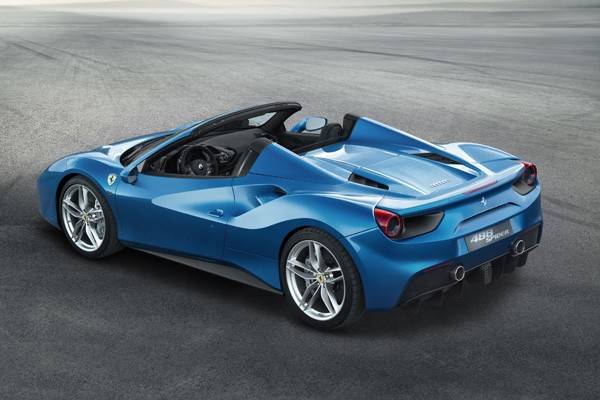 ボディカラーには488スパイダー専用の新色ルー・コルサを設定。