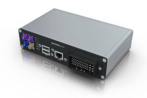 ネットワーク対応： アドバンストアーバンビークルのテレマティックス・プラットフォーム「ZF Openmatics Box」は必要な車両情報をすべて記録し、データの送受信や車載装置へのデータ保存を実行 