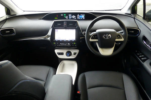 トヨタ　新型プリウス