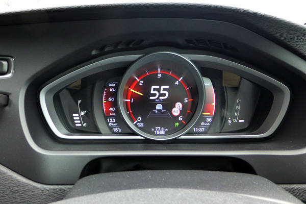 V40 D4 R-DESIGN  試乗