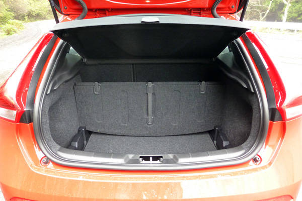 　V40 D4 R-DESIGN  試乗