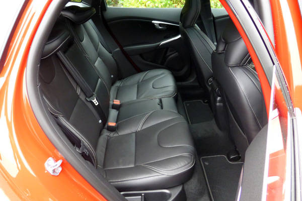 　V40 D4 R-DESIGN  試乗