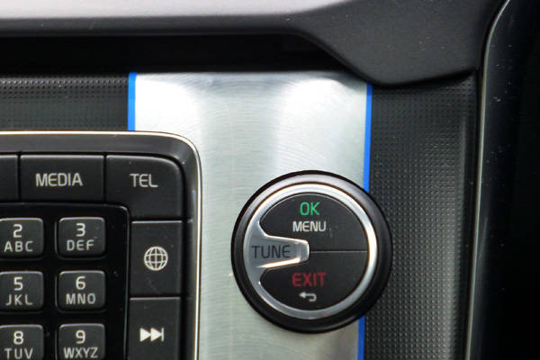 V40 D4 R-DESIGN  試乗