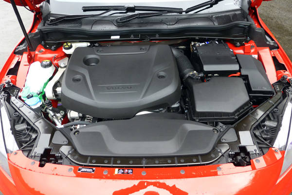 2.0Lターボ･ディーゼルのD4エンジンにポールスター･チューンを加え、190ps/440Nmを発生