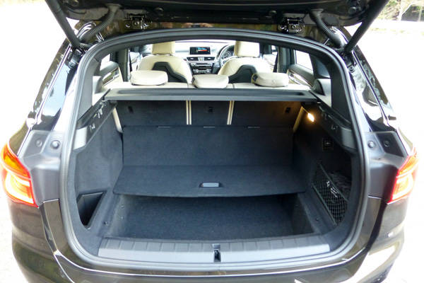 BMW 新型X1 xDrive20i xLine試乗
