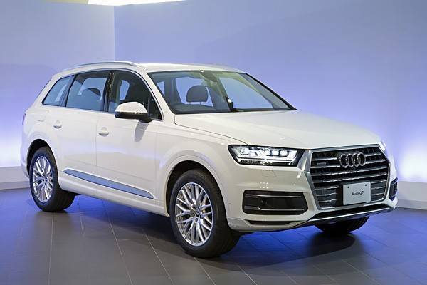 新型アウディQ7。300kgもの軽量化を実現し、走行性能と燃費性能を向上