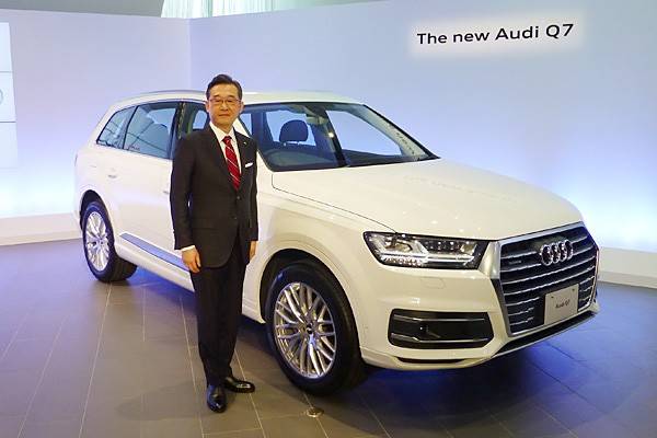 2016年1月1日にアウディ ジャパンの社長に就任した斎藤 徹氏と新型Q7