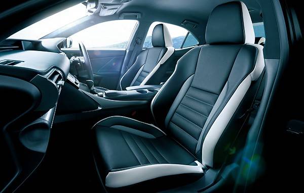 レクサスIS200t 特別仕様車“F SPORT Mode Plus”（インテリアカラー：ブラック＆ホワイト）