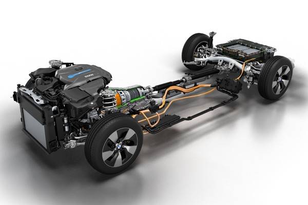 P90169260_highRes_bmw-330e-drive-train