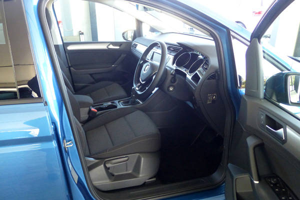 VW　トゥーラン　試乗