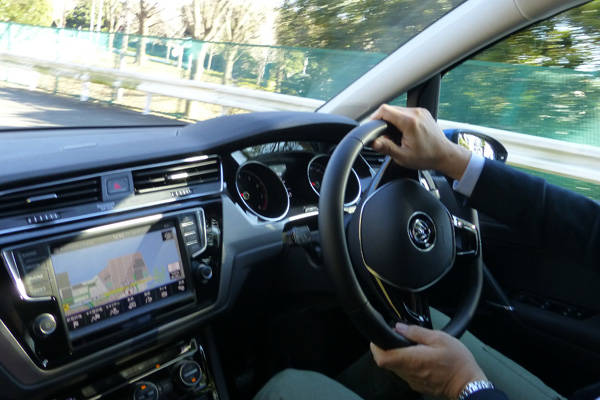 VW　トゥーラン　試乗