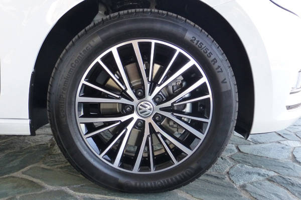 ハイライン用の215/55R17タイヤ(コンチ・プレミアムコンタクト5）