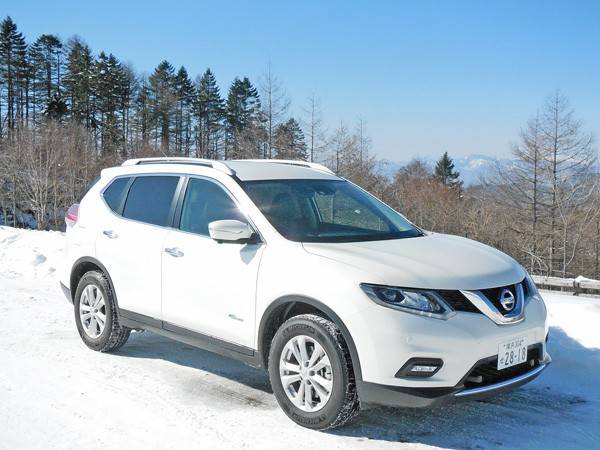 4WDのエクストレイルからFF小型車のマーチまで様々なタイプの試乗車が用意された ALL MODE 4×4-iを搭載したエクストレイル・ハイブリッド
