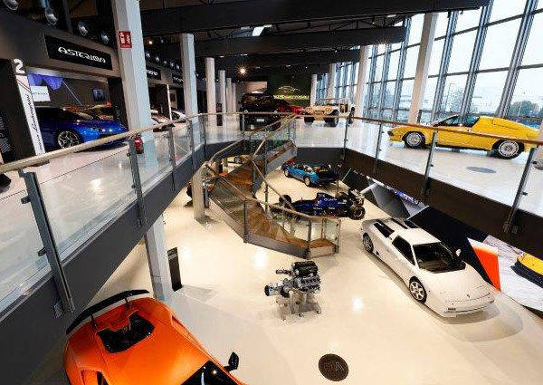 イタリア　サンタアガタ・ボロネーゼ　ランボルギーニミュージアム展示風景