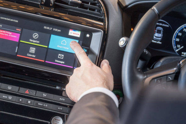 ボッシュ　CES2018　将来のコネクテッドサービス　イメージ