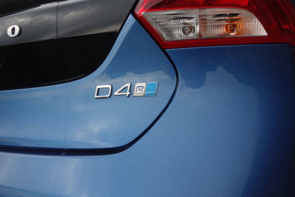 V40限定車 D4 R-DESIGN チューンドby ポールスター 試乗 エンブレム