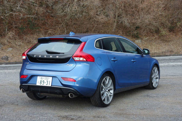 V40限定車 D4 R-DESIGN チューンドby ポールスター 試乗 リヤスタイル