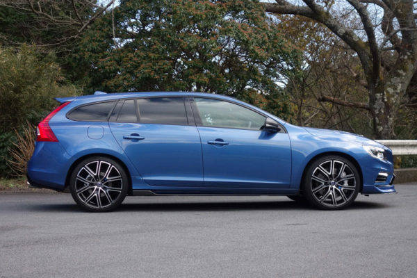 ボルボ 2018年型　V60 ポールスター最終モデル　試乗　サイドビュー