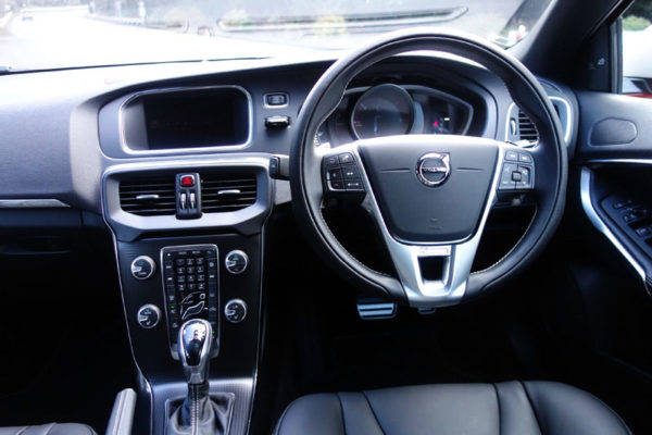 ボルボ 2018年型　V60 ポールスター最終モデル　試乗　コックピット