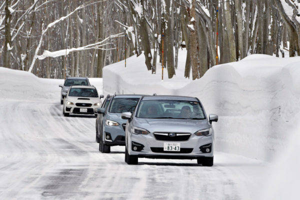 スバル雪上公道試乗会　インプレッサ　XV　走行風景