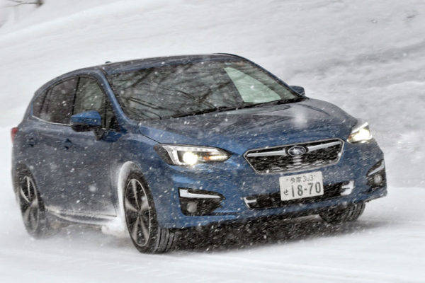 スバル雪上公道試乗会　インプレッサ　走行風景