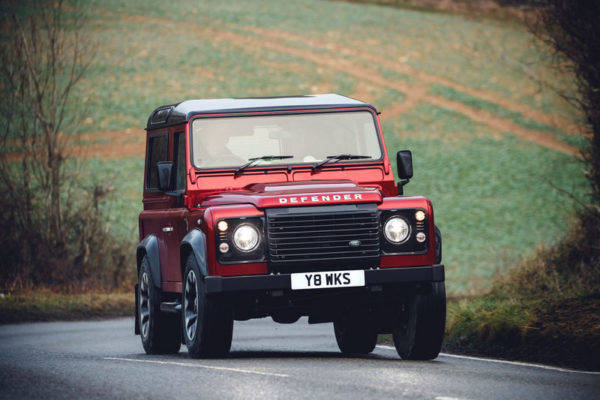 ランドローバー　DEFENDER Works V8　走行イメージ