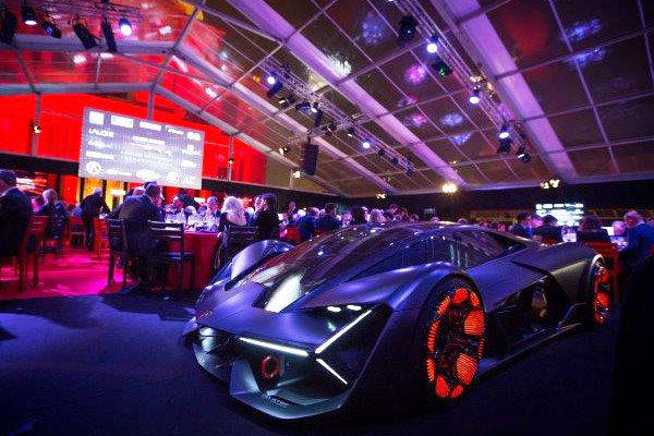 ランボルギーニ・テルツォ・ミッレニオ パリ国際自動車フェスティバルに出展