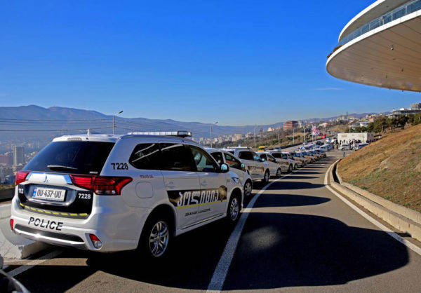 三菱　アウトランダーPHEV　i-MiEV　ジョージア政府に供給　記念式典