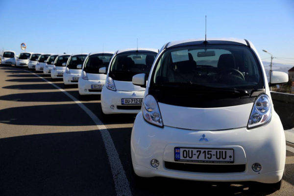 三菱　アウトランダーPHEV　i-MiEV　ジョージア政府に供給　記念式典