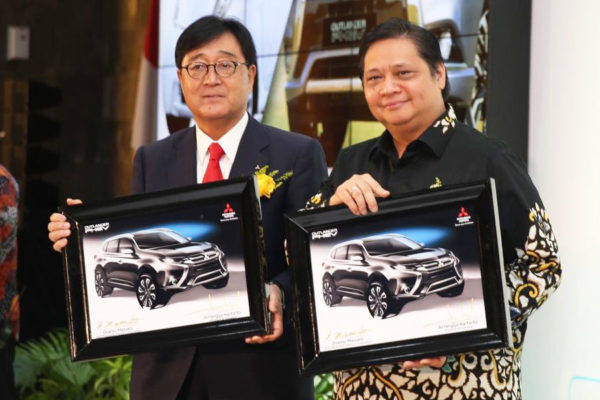 三菱　インドネシア共和国　電動車普及に向けての共同研究　PHEV EV　寄贈　益子社長