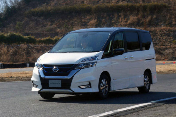 日産　セレナe-POWER　走行風景