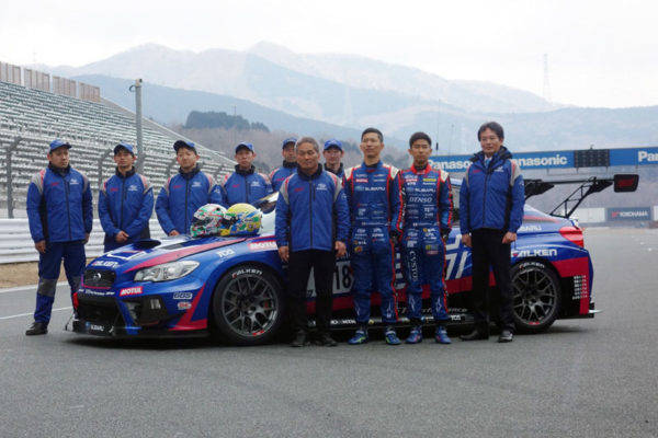 スバル　ニュルブルクリンク24時間レース参戦車WRX STI　スタッフ&ドライバー