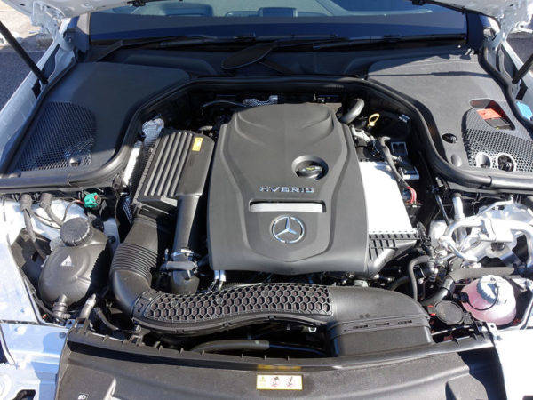 メルセデス・ベンツ　E350e　試乗　E350eAVANGARED SPORTS エンジンルーム