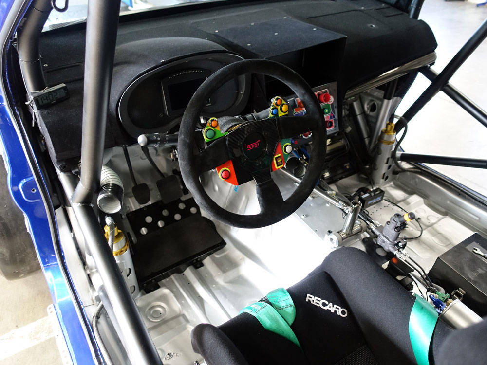 Since 2016 the race vehicle has become the left side handle