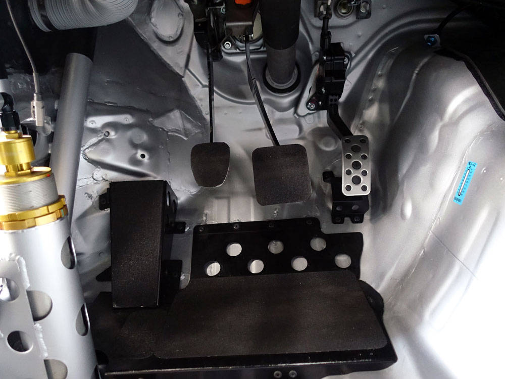 Improved to make it easier to step on the brake with the left foot