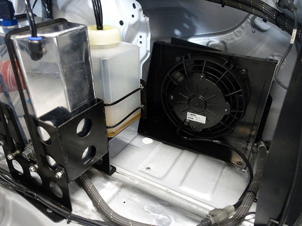 Electric fans for waste heat viewed from the trunk side