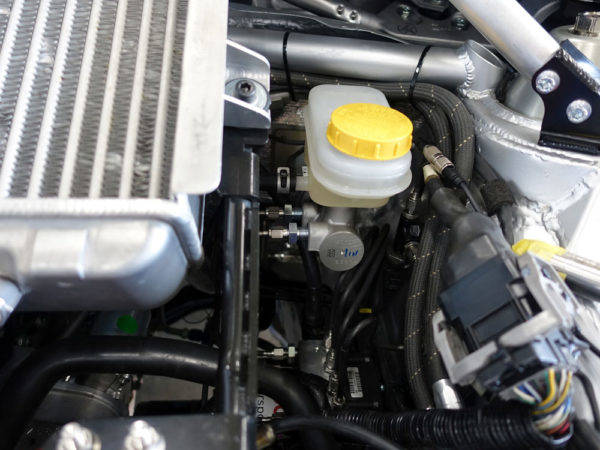Remove the master back this year and change the left foot brake so that it can be used positively