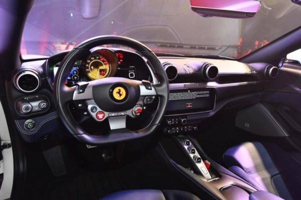 フェラーリ ポルトフィーノ コックピット