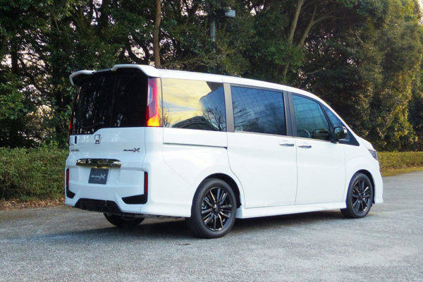 ホンダ　ステップワゴン・モデューロXコンセプト　リヤスタイル