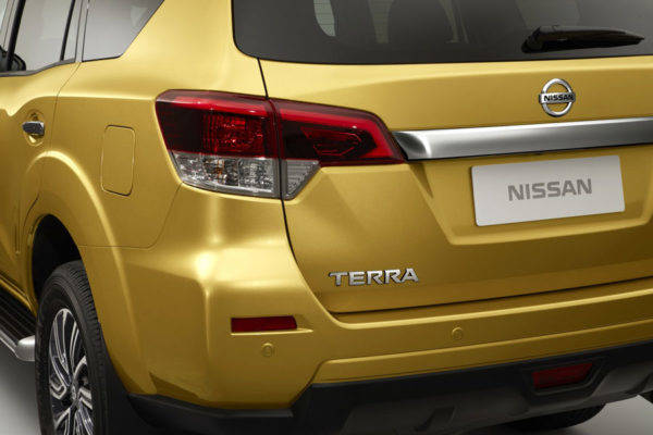日産 TERRA テラ リヤコンビランプ