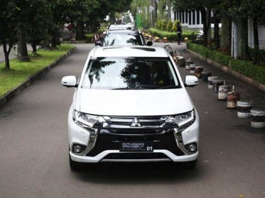 三菱 電動車普及の共同研究に向けてインドネシアにPHEV、EVを10台寄贈