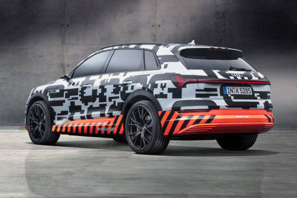 ジュネーブモーターショー　アウディ　e-tron　リヤスタイル