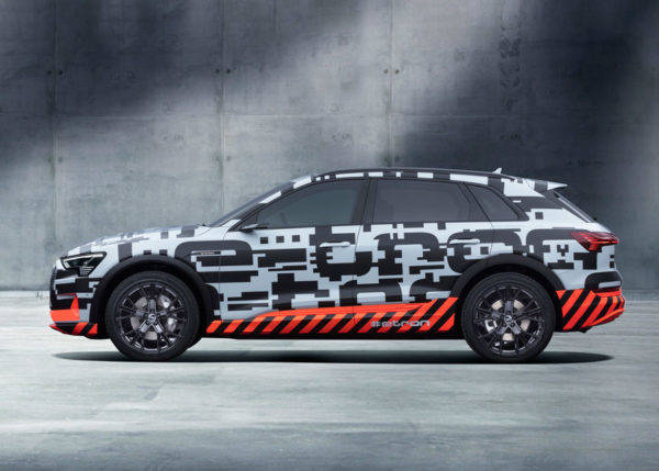ジュネーブモーターショー　アウディ　e-tron　サイドビュー