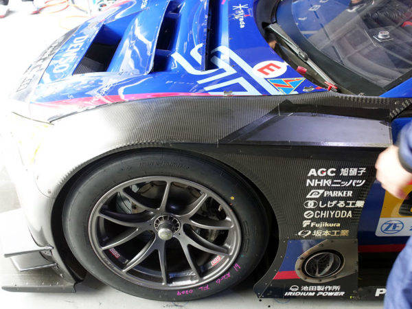 スバル　スーパーGT　GT300　BRZ　富士スピードウェイ　公式テスト　テスト用フロントフェンダー