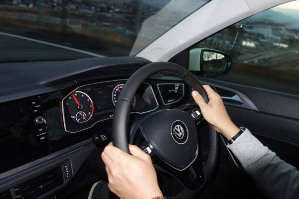 フォルクスワーゲン　新型ポロ　試乗　運転風景