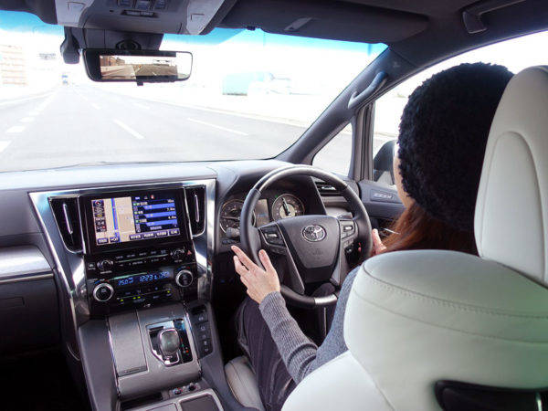 DJ藤本えみりの有頂天レポート☆ワクワクさせて？ vol.41　アルファード　運転風景